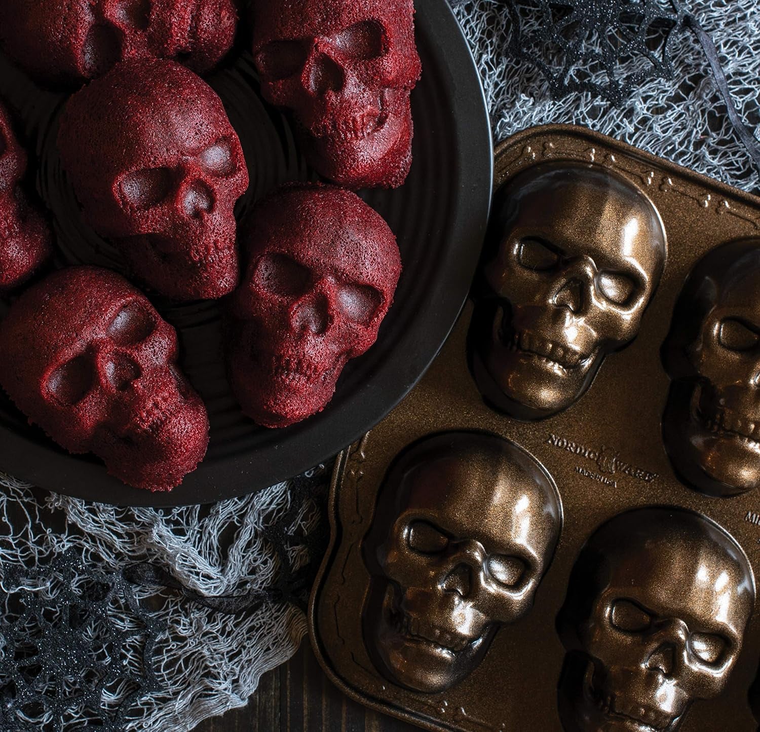 Spooktacular Haunted Skull Cakelet Pan – Perfect for Halloween Baking in Bronze!