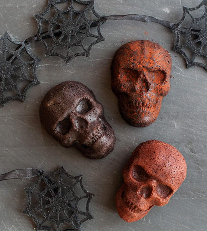 Spooktacular Haunted Skull Cakelet Pan – Perfect for Halloween Baking in Bronze!