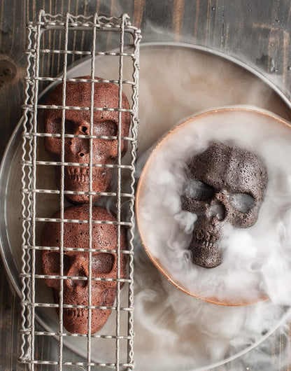 Spooktacular Haunted Skull Cakelet Pan – Perfect for Halloween Baking in Bronze!